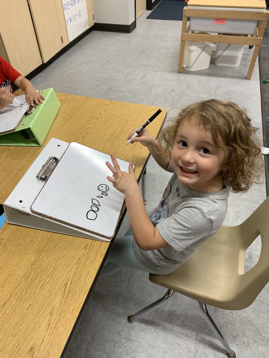 PhillipsECSE's tweet photo. We LOVE The Very Hungry Caterpillar by Eric Carle
🐛🦋❤️
@Hamilton_Lions #hamiltonpride #ecse https://t.co/9usHifLcth
