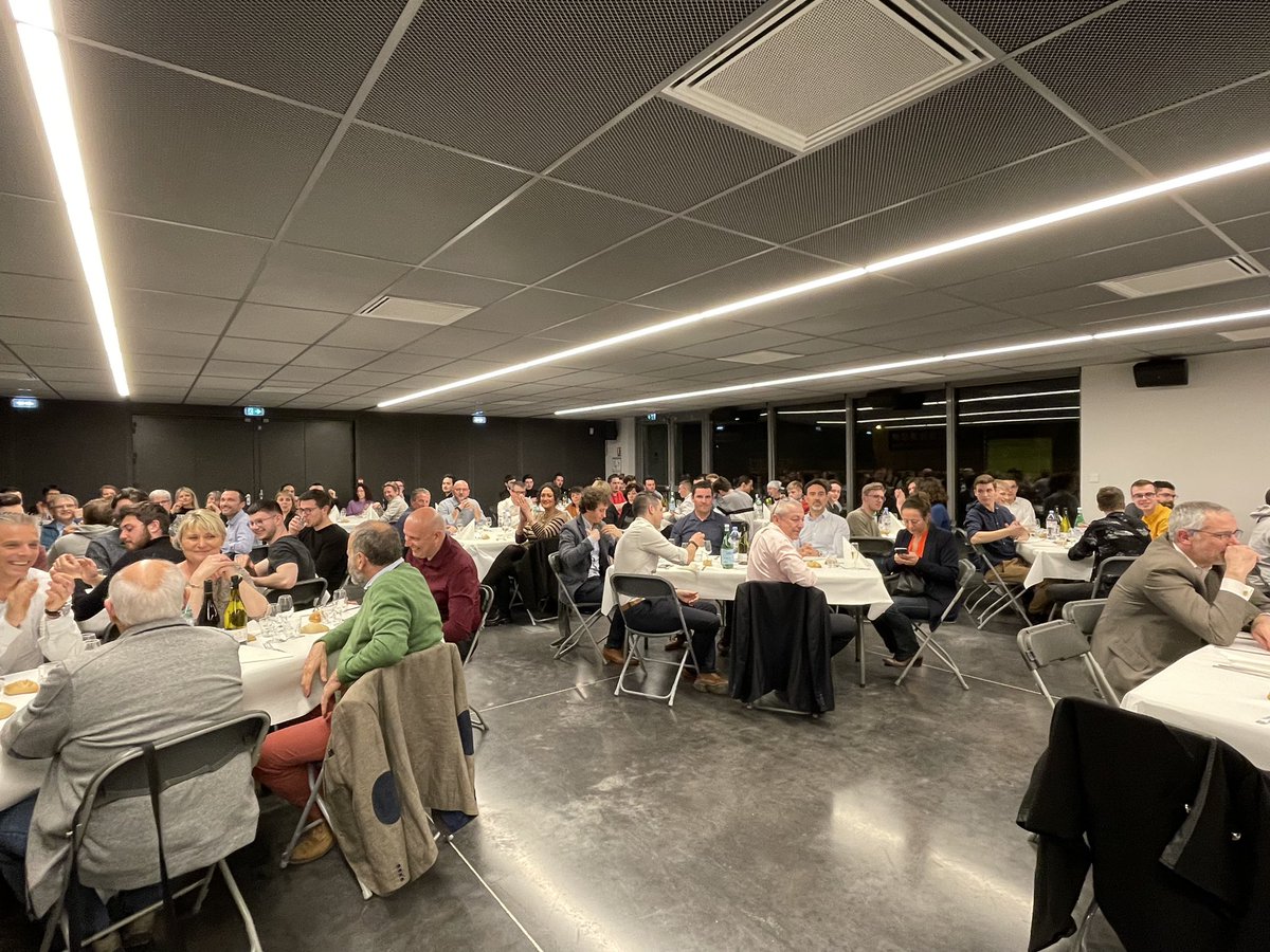 noel_sylviane's tweet photo. 🏭Représentation de @laurentwauquiez au trophée #RobotFly :100 étudiants s’affrontent lors d’une épreuve finale de programmation d’une cellule robotisée.
🏆Belle mise en valeur des opportunités qu'offre l'industrie 4.0, soutenue par la région @auvergnerhalpes https://t.co/Jmixymd5e5