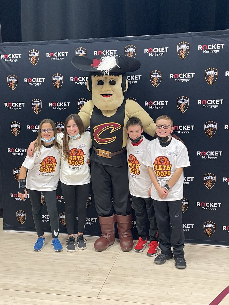 MrsRinkes's tweet photo. First of the teams ready for math hoops tonight! https://t.co/I3YftrjLvk