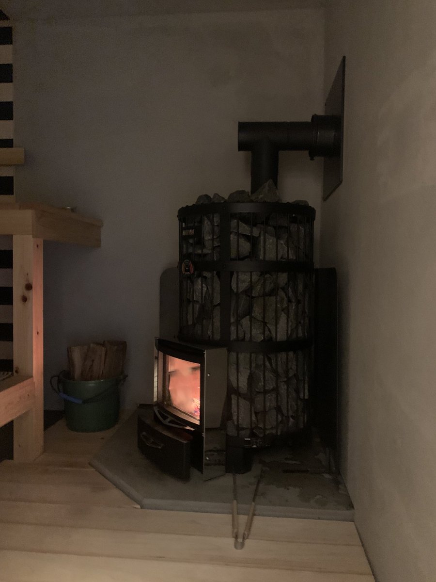tabishiro_sauna's tweet photo. 松本に凄いサウナが誕生しましたー！
その名はシマシマサウナ。
なんと本日4月8日にプレオープン！
サウナ室の広さと比例しない、バカデカイ、ハルビアの薪ストーブが鎮座◎
整いスペースのすぐ横を電車が通るw

⁡@w3w224ihs51 
YOI  SAUNA WO https://t.co/DzEchSEwIx