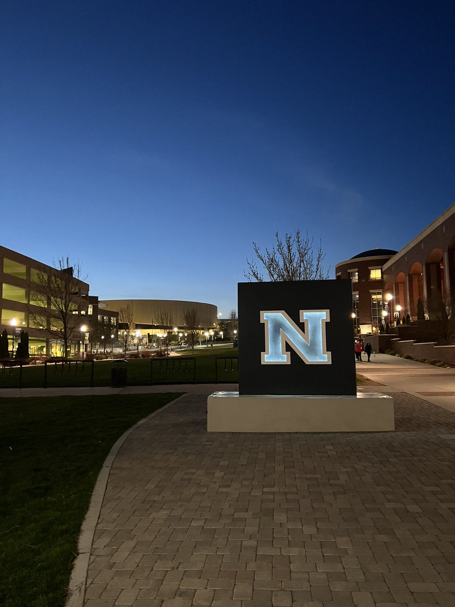 YijunHan_'s tweet photo. I love UNR at night!🌙
I want to stay here longer🥲

#UNR #Reno #internationalstudent #RSJ108 @DisruptiveDESGN @yenatheory https://t.co/6LwWL6OgUR