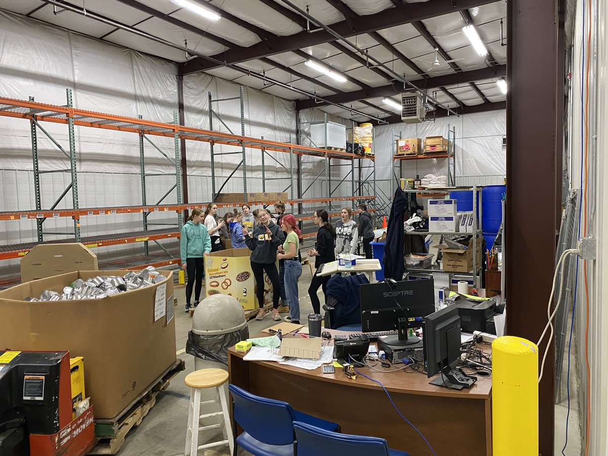 Pat_McCarthySC's tweet photo. Middle school student council students helping out the community today package food at Channel One and donating supplies at Paws and Claws. @ByronMSBears #channelone https://t.co/MxjLrtduxF