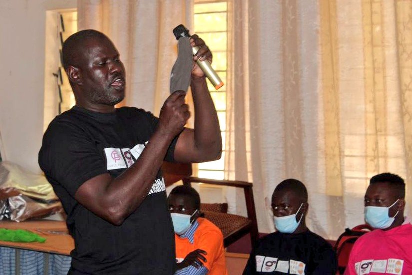 GirlsPrideGam's tweet photo. Dr Cham demonstrating how to use reusable sanitary pads and period panties. 
#YouthHealth4DD #DeliveringForTheGambia 
#MHHM #MaleInvolvementInSRH 
@NewNgbv @UNFPATheGambia @aics_it @cooperazione_it https://t.co/uqjLDpqrGf