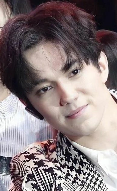 Adelma30513806's tweet photo. 💕 I love listening #DimashQudaibergen'songs. He is amazing in any style and range like in #BeWithMe. Love it! @dimash_official 💎💎💎 https://t.co/SdYIIBH1UA