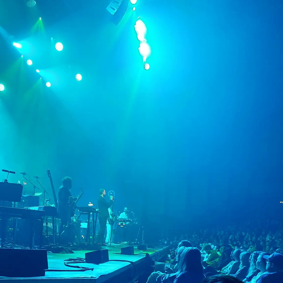 LilPinkyLou's tweet photo. Another evening, another gig. Tonight's was a very civilised @fatherjohnmisty gig at @BarbicanCentre, with a full orchestra, @BrittenSinfonia. 😍😍😍

#livegig #livemusic #barbican #londongigs #londongig #londonmusic #mylondon #mylondonlife https://t.co/V2aUYsXcWH