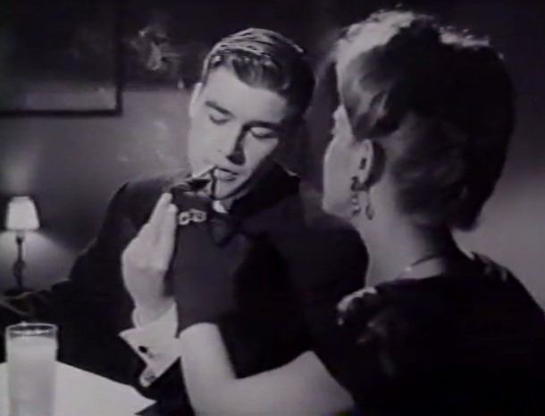 noirdame's tweet photo. A nice little touch, showing the screen test in black and white! I feel bad for all the Kyle Chandler fans who have never seen his work on this show. #PastTimeTea https://t.co/mfheSKsAgK