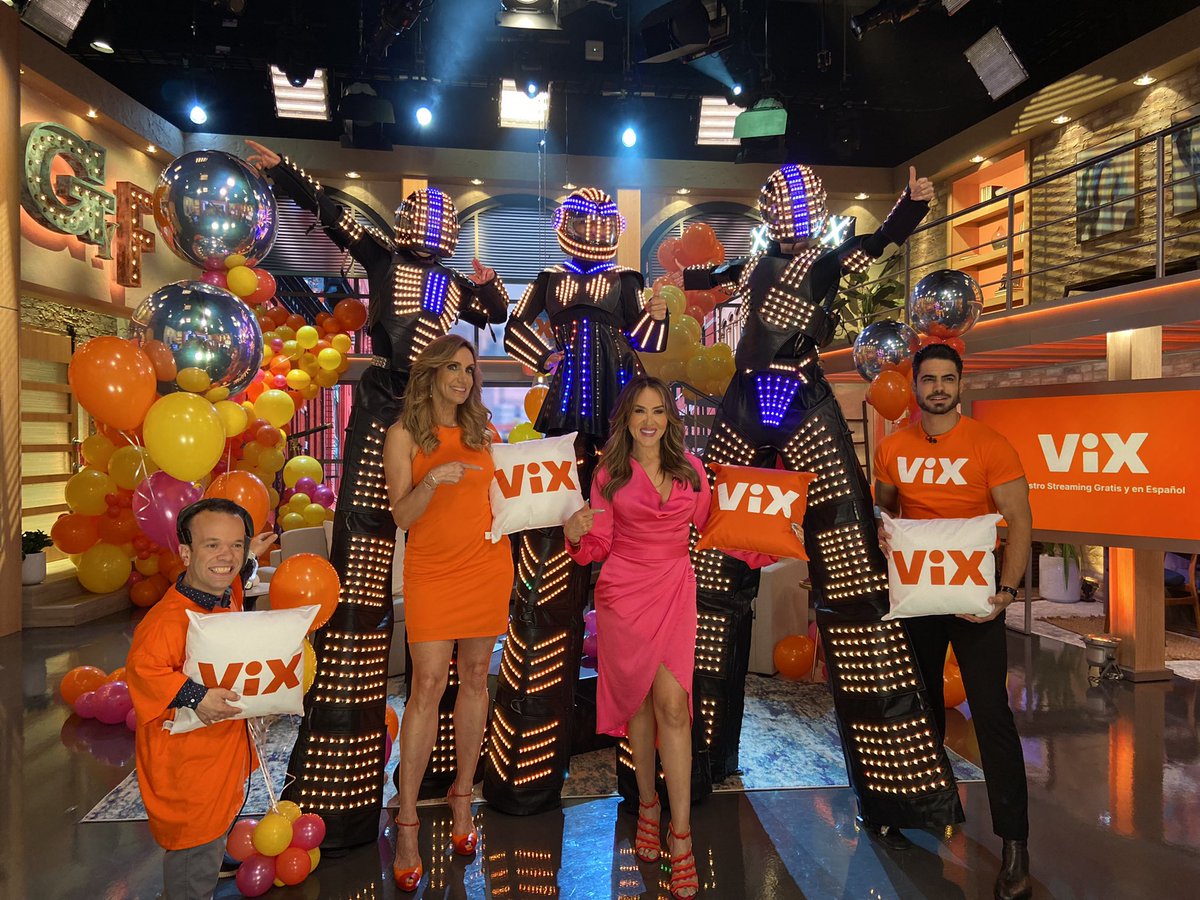 VIX's tweet photo. Celebrando por todo lo alto el #VixDayUS en #ElGordoyLaFlaca
¿Ya descargaste #Vix? 📲👉🏼 https://t.co/ivRFA5zqI0 https://t.co/BBNtwttOeB