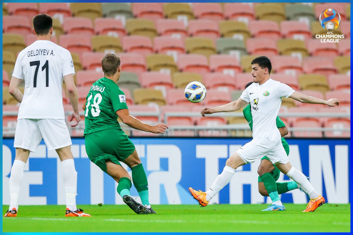 TheAFCCL's tweet photo. 📸 |⏰No breakthrough yet at either end at the hour mark.
Can @Shabab_AlAhliFC find the back of the net or will Ahal collect their first-ever #ACL point(s)?
#ACL2022 | #AHAvSAH https://t.co/qV7FeUWKeA