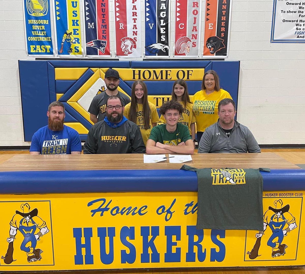 I am happy to announce that I will be continuing my academic and athletic career in football and track at Missouri Southern State University! Thank you to my family and coaches and everyone else who has been who through this journey! I am excited for the next step. Go lions🟢⚪️