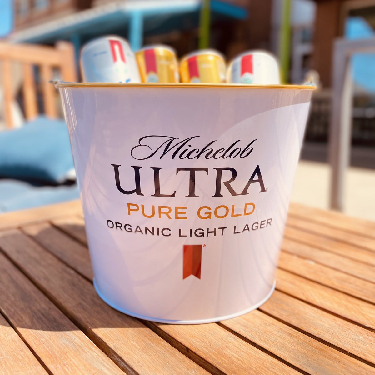 MudhookBar's tweet photo. Latin Thursdays are starring Misael this month, and we have twelve-buck buckets of Ultra Gold for National Beer Day! Thursdays stay Thirsty! #latinthursday #nationalbeerday #duncanville https://t.co/nGyKZnVovB
