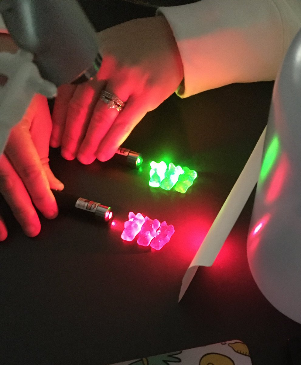 mrsgreenscience's tweet photo. Students did the Behavior of Waves Mini-Lab Activities today which focused on transmission, reflection, refraction, and absorption. We also did activities to help make sense of how energy goes through matter.  🌊 #VMSOneRoar @vms_principal @NorthwestRISD https://t.co/v4HVDxhYV0