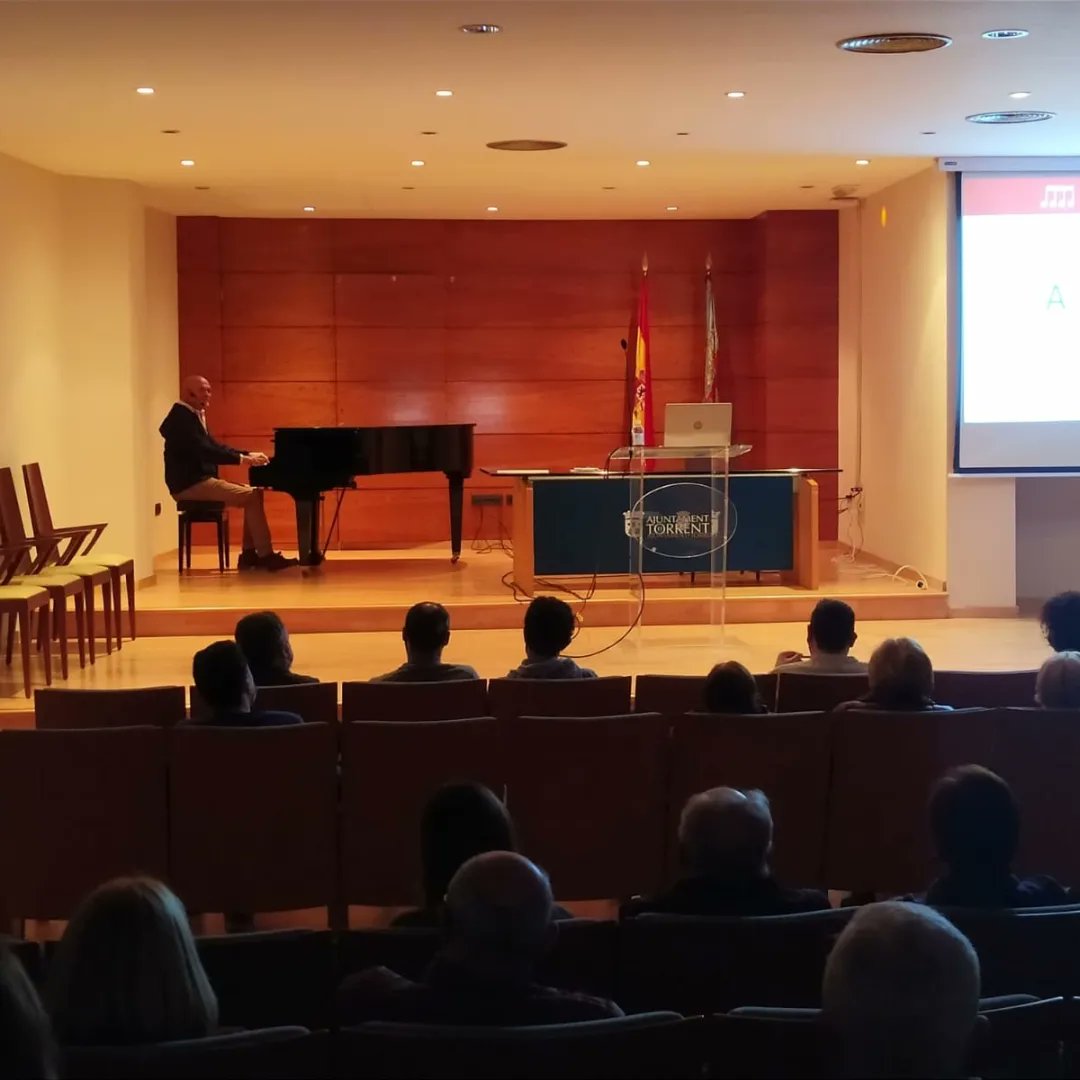 bernardomora50's tweet photo. #shhcúchame en el @Aj_Torrent. Beethoven y Dvorak. La quinta y la novena, dos preciosas sinfonías con paralelismos emocionales. Ambas parten de sentimientos trágicos, luchan internamente y vencen las luces sobre las sombras. https://t.co/Fe99MFINmh