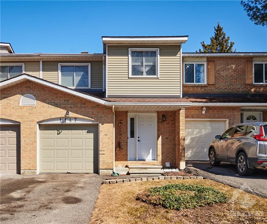 Lisa_ur_Realtor's tweet photo. Do you know someone looking for a great #property in #Ottawa?   #realestate https://t.co/vHosdGutPu https://t.co/AmO6oPStan