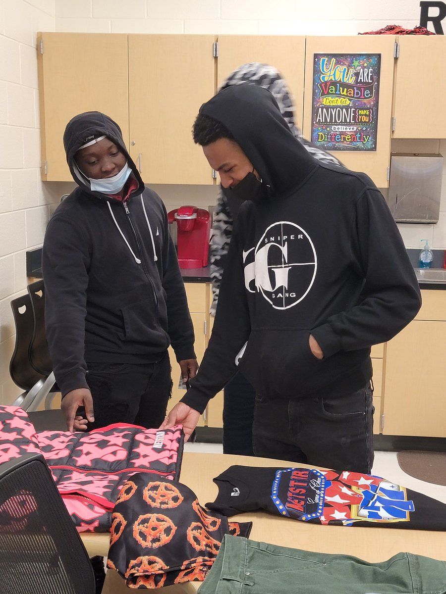 GoodwinRVHS's tweet photo. All interest are valued in our class. One student's dream is to design clothing. Today fashion designer, owner of Met Star, KJ @_SPLK, graduate of @SV_Vikings and @UofSC shared steps to starting a clothing business.  @Rich2Transition @WHS_Redhawks website: https://t.co/ZbY1aSaZTa https://t.co/YYO06oUInc