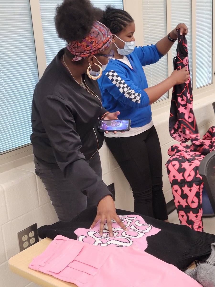 GoodwinRVHS's tweet photo. All interest are valued in our class. One student's dream is to design clothing. Today fashion designer, owner of Met Star, KJ @_SPLK, graduate of @SV_Vikings and @UofSC shared steps to starting a clothing business.  @Rich2Transition @WHS_Redhawks website: https://t.co/ZbY1aSaZTa https://t.co/YYO06oUInc