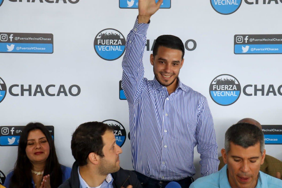 duquegustavoS's tweet photo. #7Abril ¡@LaFuerzaVecinal sigue creciendo🔵⚫✊! 

Damos la bienvenida a nuevos dirigentes, se unen de distintos estados del país para sumar y fortalecer el trabajo de nuestro partido.

Unidos en la lucha por el cambio y una mejor Venezuela🇻🇪.

#DefendamosLoNuestro https://t.co/dDOme7yx9a
