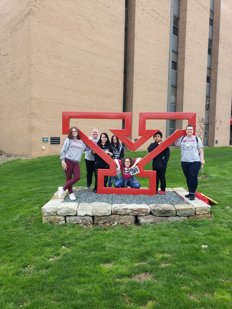 MrsBakerWCS's tweet photo. Had the privilege of taking students to the English Festival today! #willardrocks #ysuef2022 @MrsRaptisWCS @WCSChiaro @JoKnowles https://t.co/uAzxISVnxl