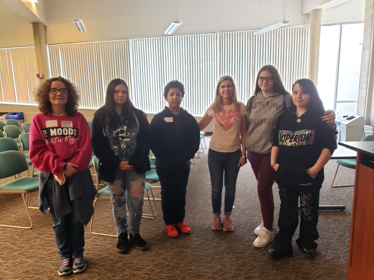 MrsBakerWCS's tweet photo. Had the privilege of taking students to the English Festival today! #willardrocks #ysuef2022 @MrsRaptisWCS @WCSChiaro @JoKnowles https://t.co/uAzxISVnxl