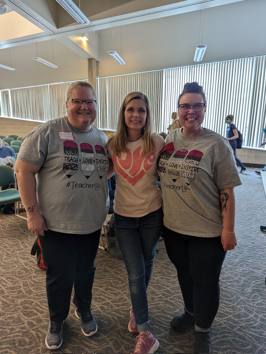 MrsBakerWCS's tweet photo. Had the privilege of taking students to the English Festival today! #willardrocks #ysuef2022 @MrsRaptisWCS @WCSChiaro @JoKnowles https://t.co/uAzxISVnxl