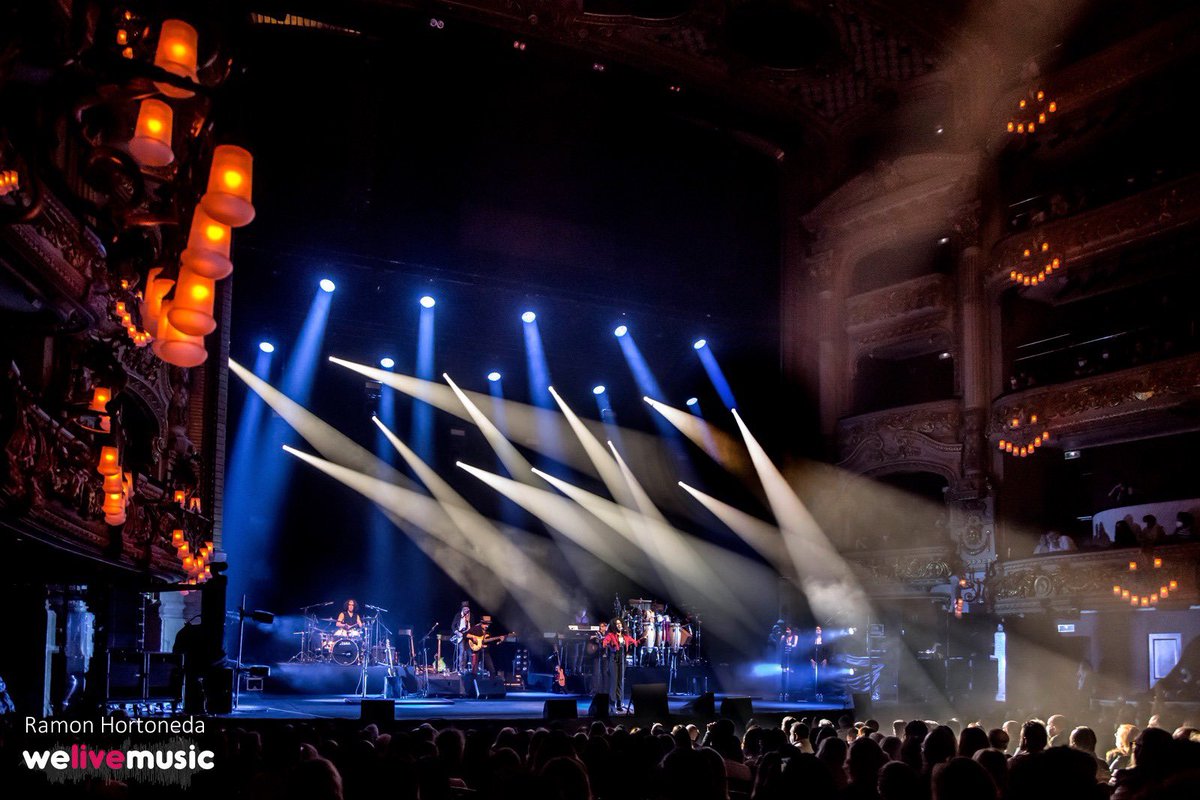 ☝🏻Estuvimos “tan agustito” ayer con <a href="/rosarioficial/">Rosario Flores</a> en el <a href="/Liceu_cat/">Gran Teatre del Liceu</a>…! 

👉🏻 wp.me/p7UznM-ndC

📷 #RamonHortoneda
🙏 <a href="/guitfestbcn/">Guitar BCN</a> <a href="/theprojectbcn/">TheProject</a> 
📀 <a href="/UniversalSpain/">UniversalMusicSpain</a> 
🗞 <a href="/welivemusic_es/">Welivemusic</a> 
⚙️ <a href="/EvaOrtizSoler/">Eva Ortiz Soler</a> 

#RosarioFlores
#TeLoDigoTodoyNotedigoNa