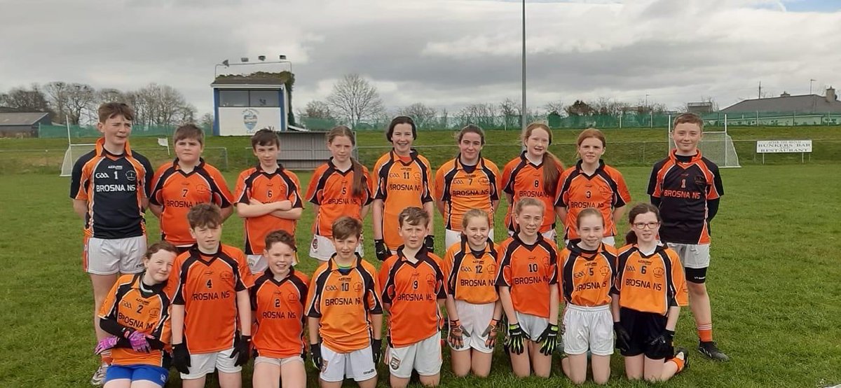 🏆Congrats to Knockaclarig NS- County Champions tonight after an impressive win in todays final.
Hard luck to Scoil Mhuire Brosna who put in a very brave display just losing out in the finish
Well done to everyone involved with both Teams ⁦<a href="/CumannNa/">CnaMbunscol Ky</a>⁩ ⁦<a href="/RockchapelGAA/">Rockchapel GAA club</a>⁩