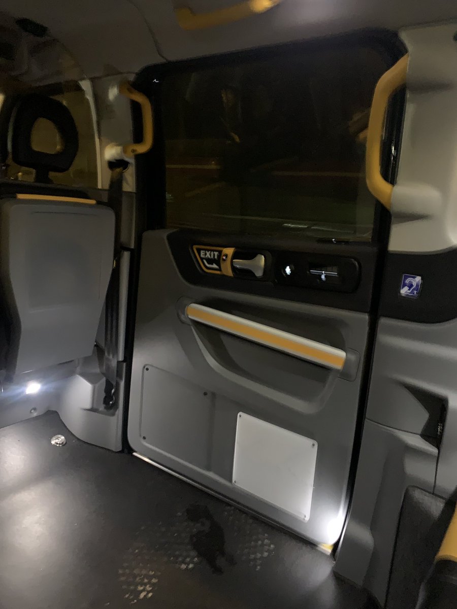 ChrisBresler's tweet photo. Tried REVIERTAXI the first time today and it pretty much saved my evening to get to my destination In @StadtOberhausen - electric cars in London taxi style! Great experience! Thx STOAG &amp; Via Van https://t.co/DruLl9F2ah