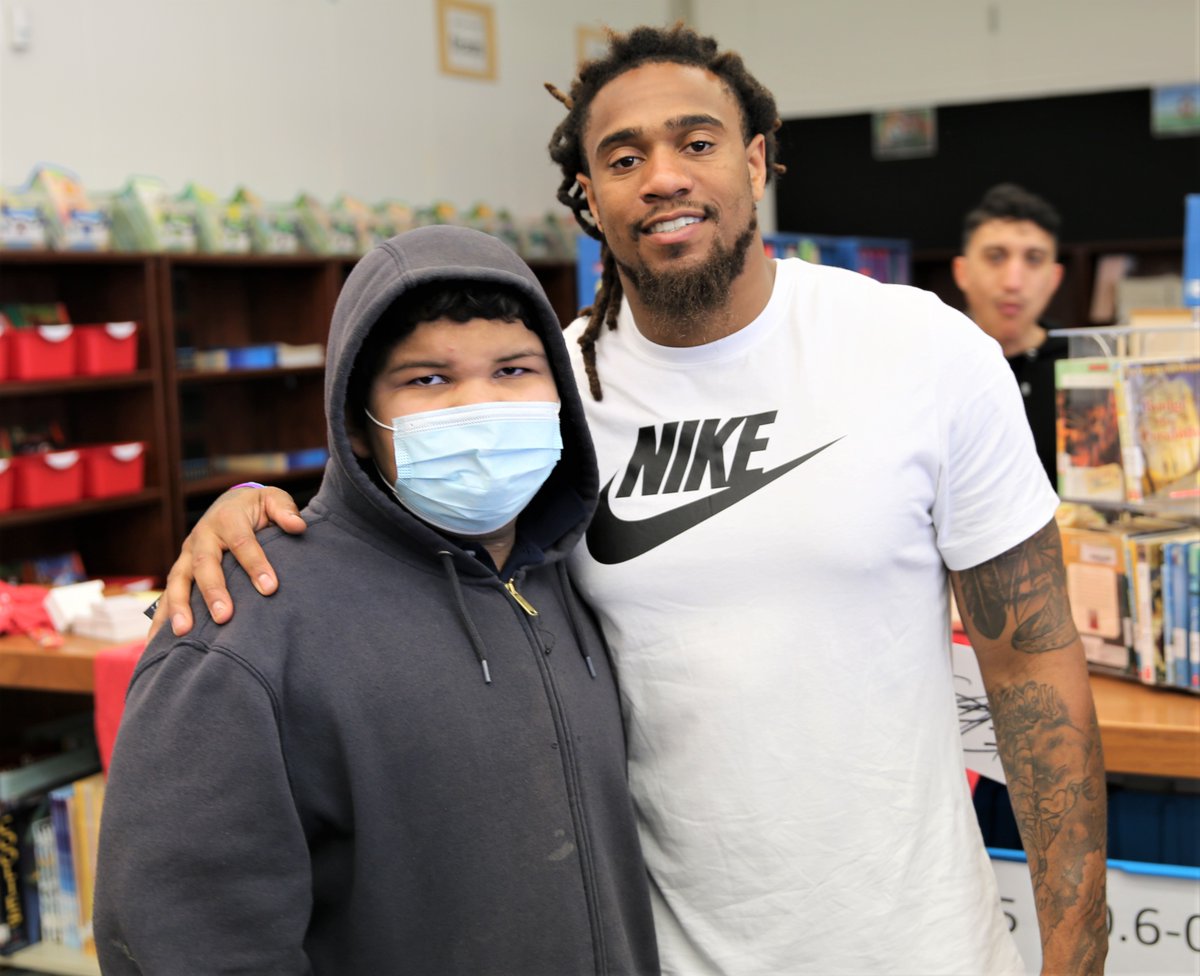 All smiles this morning at Fairbanks Elementary! Shaq Thompson, Carolina Panthers linebacker, teamed up with TeamSmile to provide a free dental experience for our TR students. Shaq is a Grant HS graduate who is passionate about giving back to the community and helping children.
