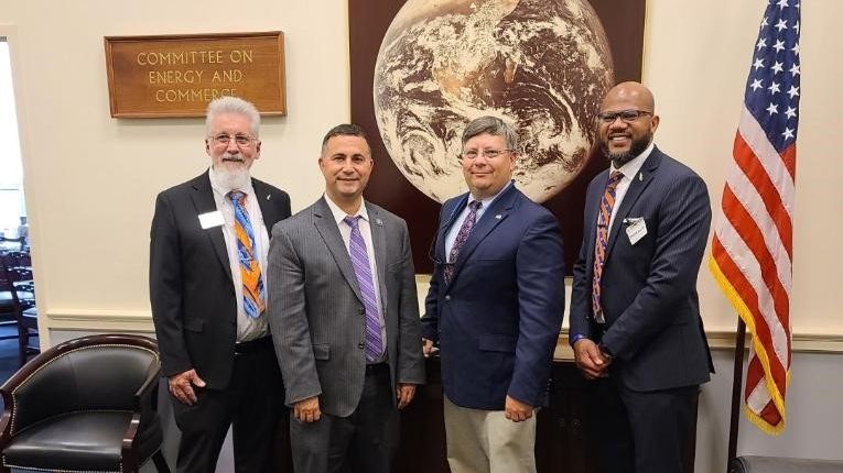 IFAS_Extension's tweet photo. Thank you to @RepDarrenSoto, @DrNealDunnFL2, and others for meeting with us this week.

The Joint Council of Extension Professionals #PILD conference is a way to reconnect with #Extension agents across the US, learn from one another, and advocate for our work. 

@SWFLVegMan https://t.co/TOvrfDiKmQ
