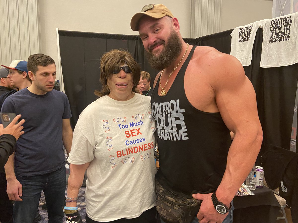 LadyKaianne's tweet photo. @AdamScherr99 I loved meeting this big guy and also procuring 3 of his #CrusherNuts Peanut butter. You are a great guy and hope to meet you again! Btw, You give great hugs! 😊 https://t.co/Nj91MqSMCo