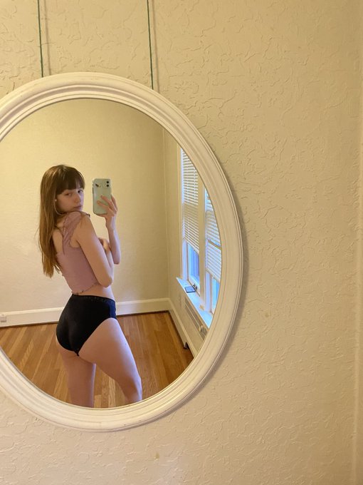 👵🏻🩲 https://t.co/l6fnahg19E