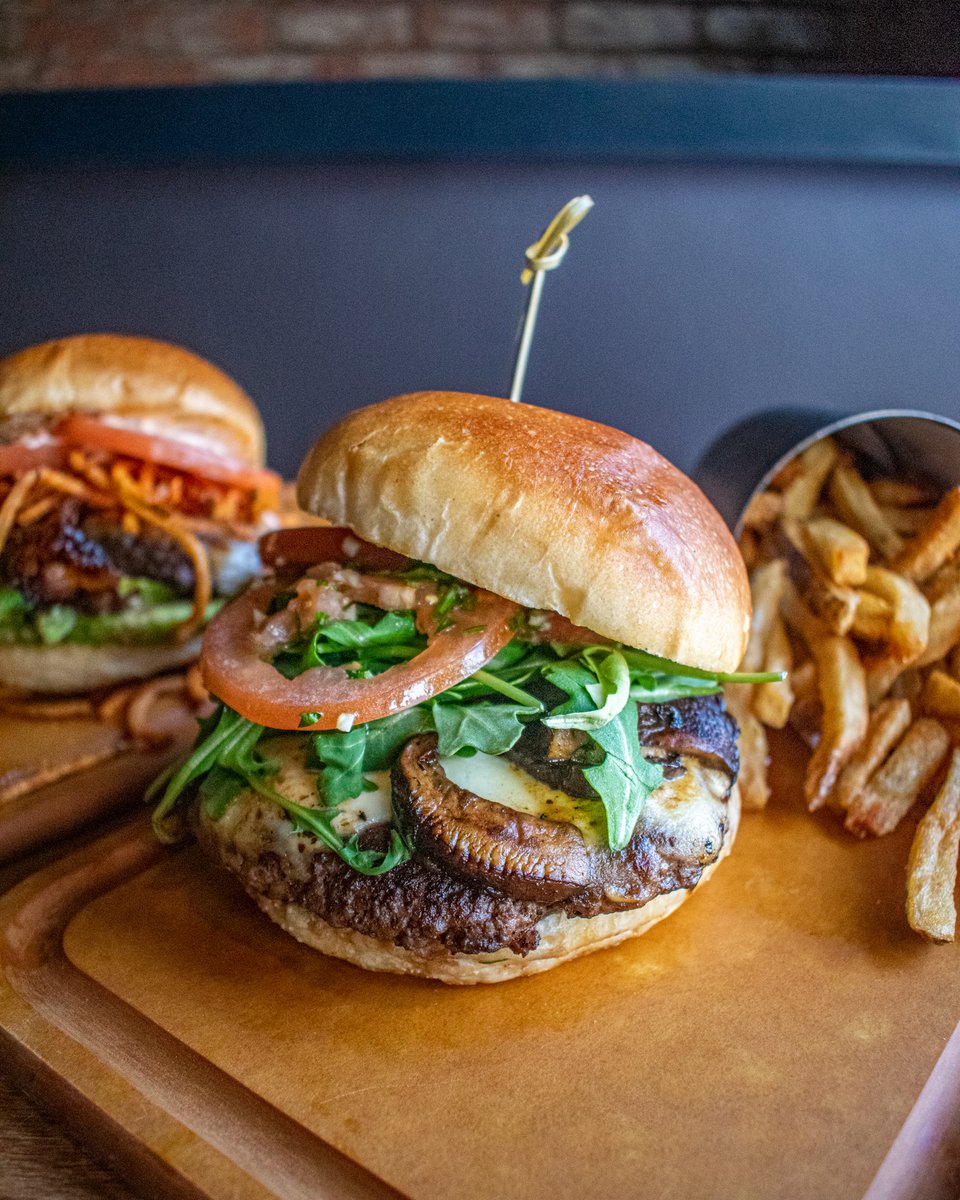 Crush your burger cravings with <a href="/hambrgr/">HAMBRGR</a>'s new Chef Smash! 😎 

The "I'm A Fun-gi" BRGR is made with 7oz Smash Patty, Roasted Portobellos, Fiori Di Latte, Marinated Tomatoes, Arugula and White Truffle Aioli. 

hambrgr.ca

#EatHambrgr #mushroomburger