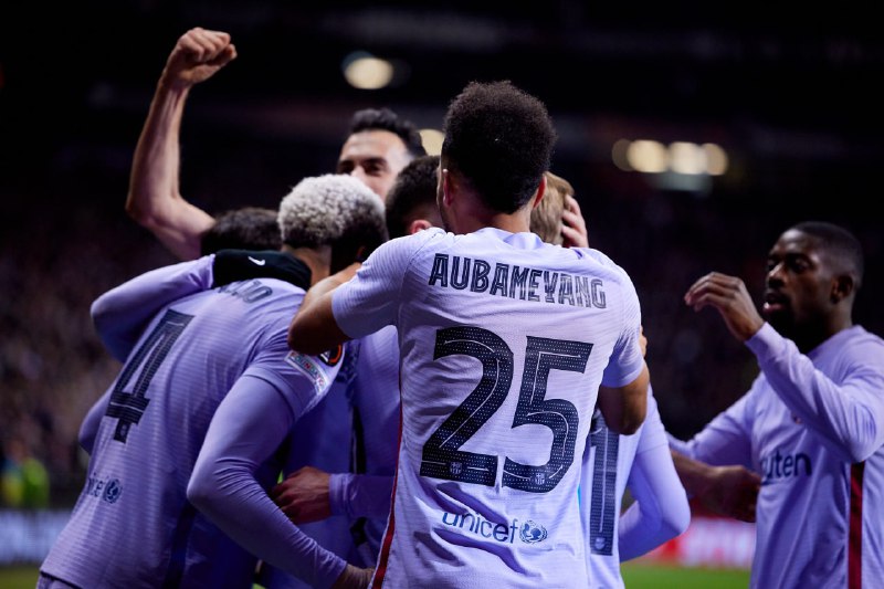BarcaAurora's tweet photo. Dissapointing night in Frankfurt for Barça. Disorganized in the first half, and fortunate not to be a few goals behind. Slow to start to the second half but finally woke up when Frankfurt took the lead. Ferran with equalizer De Jong with the assist. The tie poised at 1-1 https://t.co/KdIADOkWMu