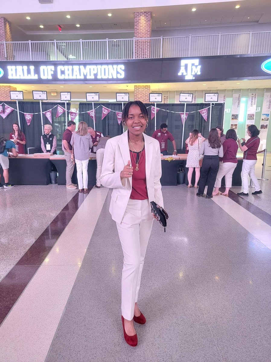 sloeburn44's tweet photo. That's my Aggie'22 @destinypemb https://t.co/OfCpXyolmZ