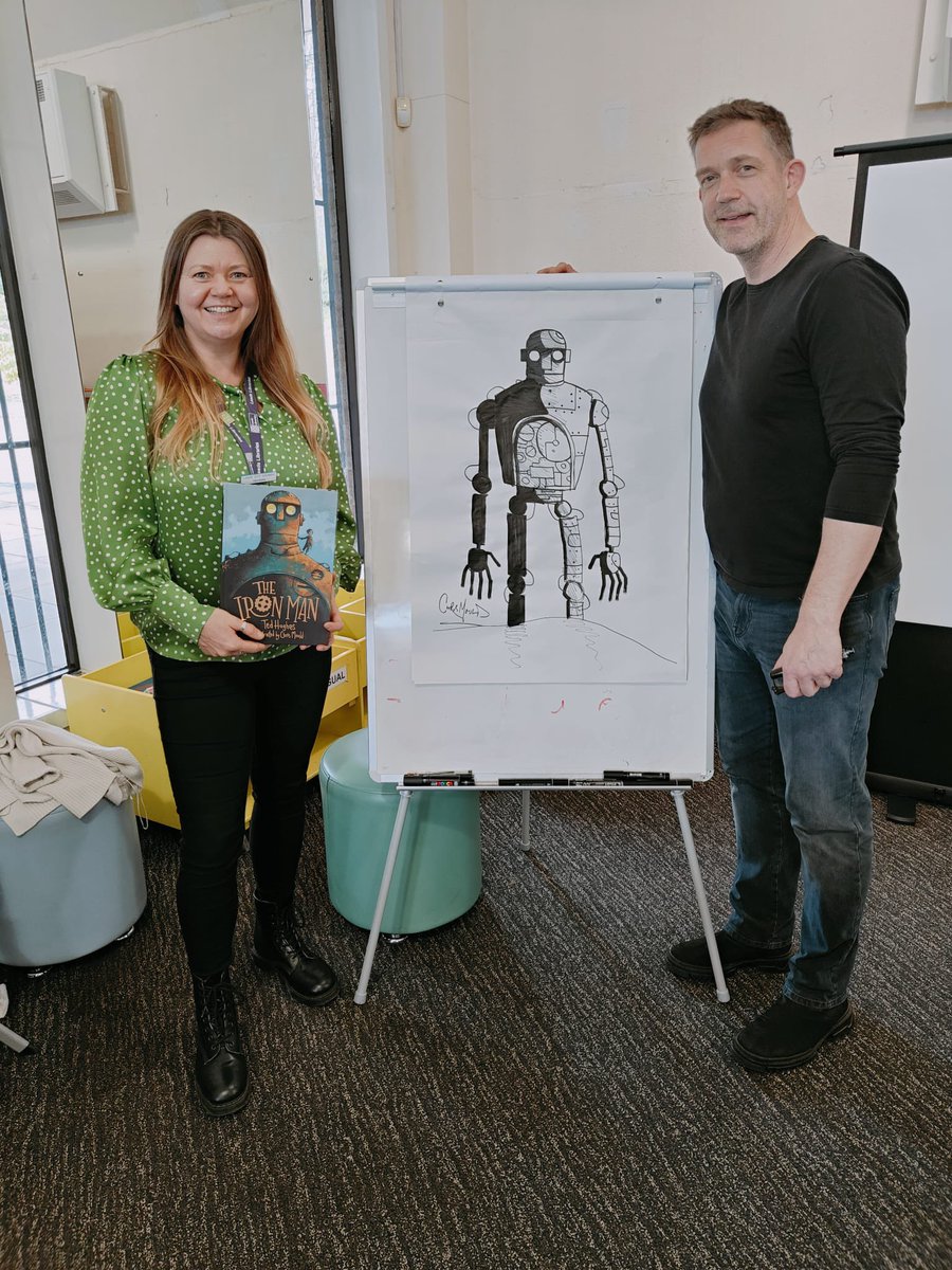 vanessaharker2's tweet photo. What a great way to spend your afternoon, at an IronMan Workshop @ch_moor drawing with the inspirational illustrator @chrismouldink Fantastic! We all loved it! Thanks Chris!
@LeedsLibraries
Reading Pictures: Seeing Stories festival #ReadingPictures
#TheIronMan
#TheIronGiant https://t.co/9GNgrslrgN