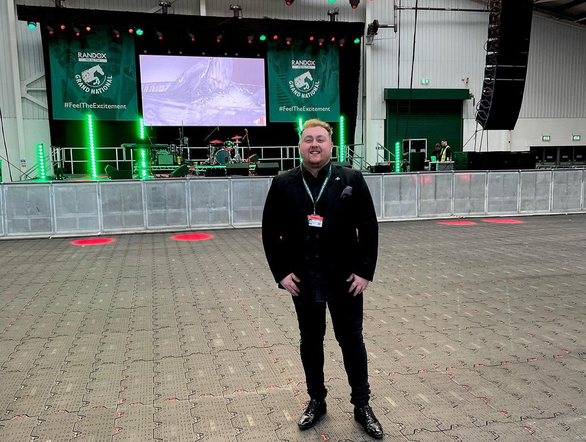 ScottChapman7's tweet photo. Great to be back performing @AintreeRaces for the @RandoxHealth #GrandNational2022 3 day event! 🎤🎶🎉 If you see me say hello 👋 Best of luck to all those placing bets. ☘️🏇🏆 #GrandNational #singer #songwriter #events #races #racecourse #Aintree #Entertainment #Liverpool https://t.co/4lHWkFVZQb