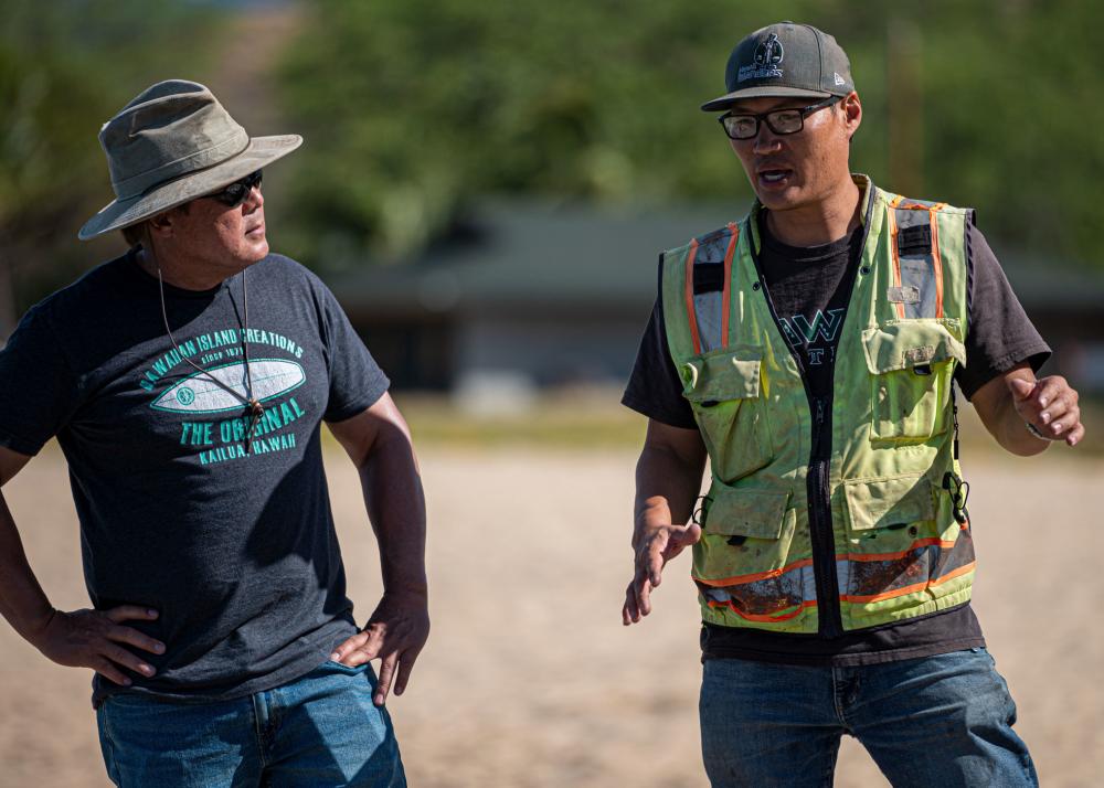 JointBasePHH's tweet photo. 4.1.22 | #NAVSEA contractors begin the final phase of an equipment removal project at #nanakulibeachpark.  #earthmonth #FORACS #waianaecoast

https://t.co/uVvb6o1Exy

📸Melvin J. Gonzalvo https://t.co/cj7cesBR0o