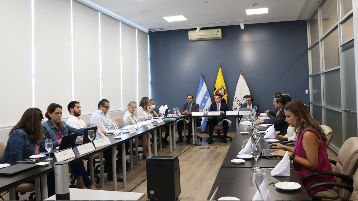 cnaecuador's tweet photo. #CNAInforma| @jcamposanoc y @EduEgas fueron reelegidos por el Directorio de @Corpei. https://t.co/uoGb3Myf5K