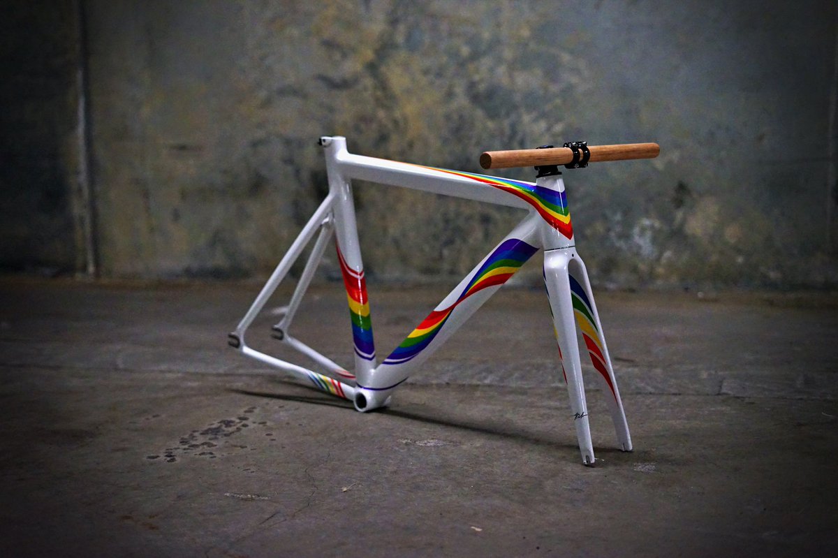 JustRideIt's tweet photo. Our please to build Seb Vettel another bike this year @sebvettelnews @sebvettelnews #vettel https://t.co/y7JwrlTYbe
