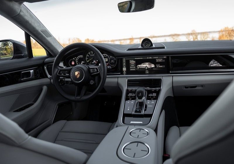 NarfCars's tweet photo. #Porsche #PorschePanameraTurboSEHybrid #Motor #V8twinTurbo #Power #690Hp #870Nm #Topspeed 315Km/h #acceleration 0-100 Km/h 3,2 s #gearbox #8speed #packSportChrono 2021 https://t.co/4UJ9CvxDdN