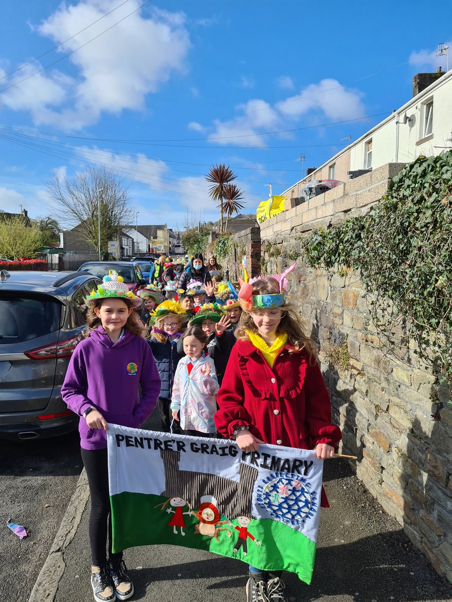 PentrerGraig's tweet photo. #pgpspaceships had a wonderful time leading our Easter parade, waving and wishing everyone a Pasg Hapus! Diolch to all our creative families who made amazing eco bonnets! https://t.co/b6mhzEg09P