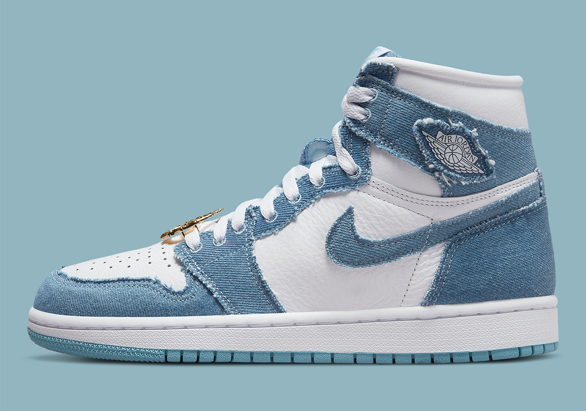SneakerNews's tweet photo. Official images: Air Jordan 1 Retro High OG "Denim". Expected to release in September 2022 https://t.co/crIQ4oFzS9