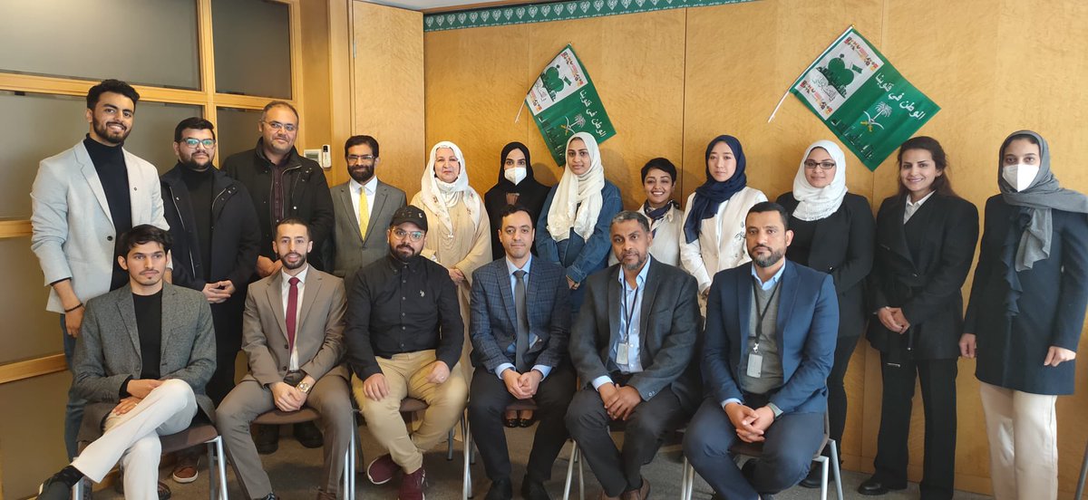 SaudisOxford's tweet photo. إلتقى سعادة الملحق الثقافي الدكتور أمل فطاني بالفريق التنظيمي والفائزين في الملتقى السعودي البريطاني البحثي لعام ٢٠٢٢. 

تم تكريم الفائزين بافضل ملصق بحثي وعرض مرئي و الفريق التنظيمي بشهادات من الملحقية الثقافية السعودية في بريطانيا تثميناً لجهودهم في انجاح الملتقى. https://t.co/pqeC8ey4eJ