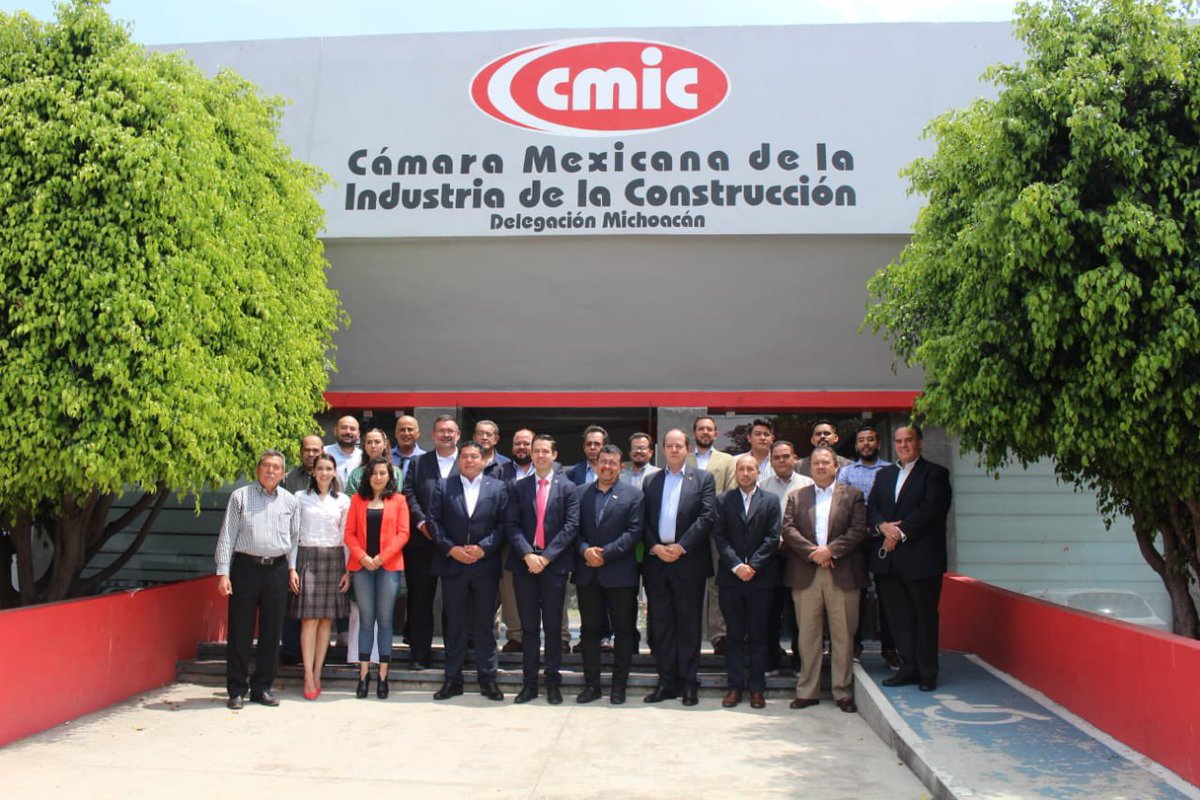 CmicMichoacan's tweet photo. En conjunto con @SEDECO_Mich recibimos al Presidente de la @Camebra_Oficial, Miguel Ruiz Luna y a su Director Ejecutivo, Liborio Rauber, a fin de fortalecer los lazos comerciales y dar a conocer los beneficios de invertir en este estado. https://t.co/WBk2l7rVsm
