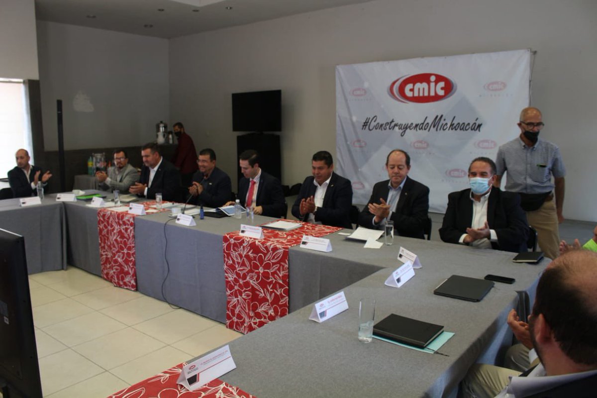 CmicMichoacan's tweet photo. En conjunto con @SEDECO_Mich recibimos al Presidente de la @Camebra_Oficial, Miguel Ruiz Luna y a su Director Ejecutivo, Liborio Rauber, a fin de fortalecer los lazos comerciales y dar a conocer los beneficios de invertir en este estado. https://t.co/WBk2l7rVsm