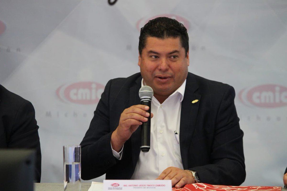 CmicMichoacan's tweet photo. La reunión encabezada por nuestro Presidente @TonoTinoco y por el titular de Sedeco, @AlfredoAnayaO generó importantes acuerdos que contribuirán al desarrollo económico de nuestra entidad. 

#ConstruyendoMichoacán. https://t.co/GayWZ1JqUw