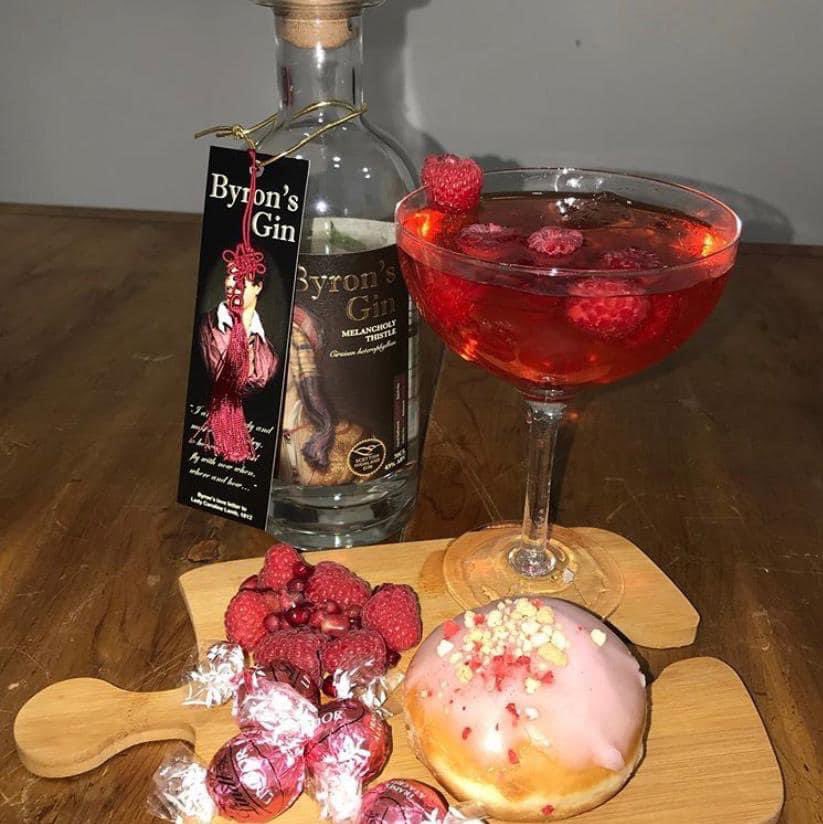 A dreamy pairing including sweet raspberries and our award winning Byron’s Gin accompanied with some lovely strawberry chocolate 🍸