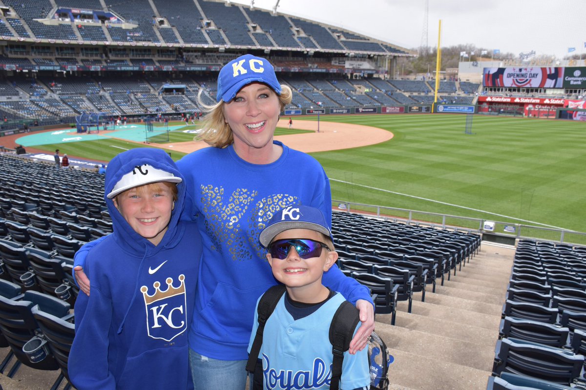 Opening day <a href="/Royals/">Kansas City Royals</a> 👏💙⚾️ #bringouttheblue #TogetherRoyal #kcroyals