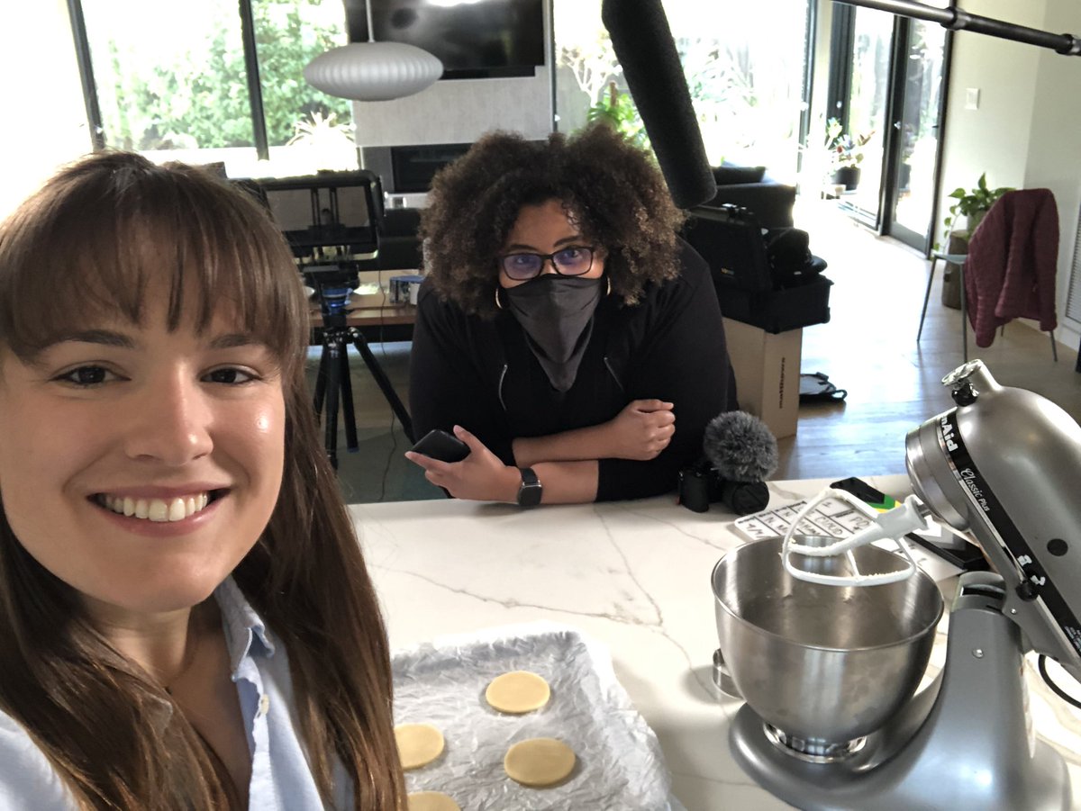 TheDanicaFine's tweet photo. #setlifeselfie with @nkmoha!
Are those cookies? Yes. Is my home now a baking set? Yes. Does this somehow relate to @confluentinc and @apachekafka? You know it!
Stay tuned for more! https://t.co/npNq11hKup