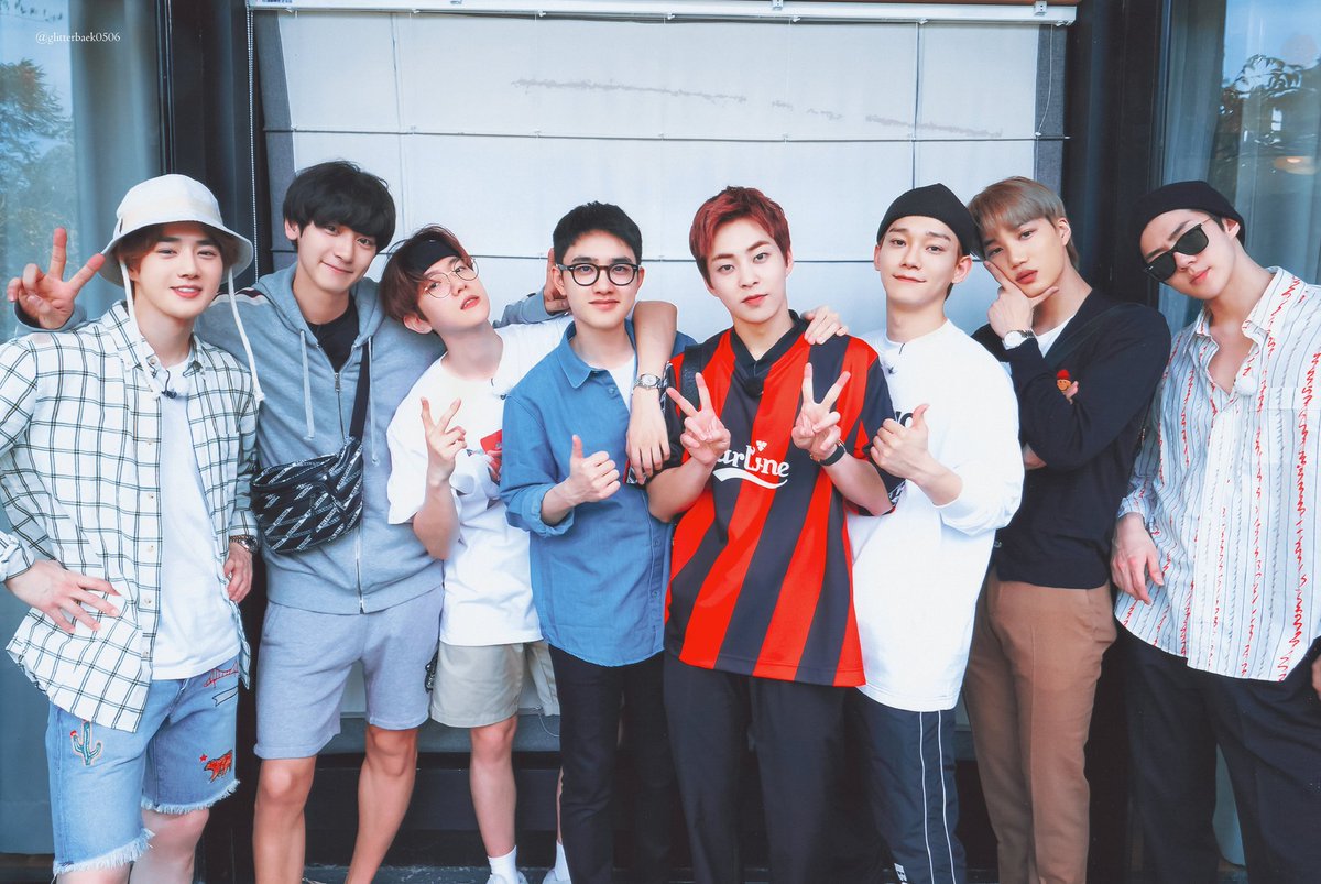 bunnykyungco's tweet photo. One decade we has passed together, we've been through a lot, love laugh and pain🥺 thank you for being my happiness, youth and moodbooster during my last 10 years, I hope we can still counting this moment in the future, whatever happened WE ARE ONE , EXO😭🤍🎊 #10YearsWithEXO https://t.co/MdDx4ouk6j
