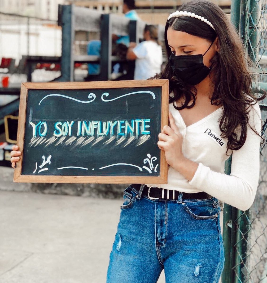 InfluyenteVE's tweet photo. ENCUENTRO PRESENCIAL 😀
Para ver transformaciones en tu vida, familia y sociedad necesitas identificar tus prioridades y decidir qué lugar ocupa el vincularte con la fe y la comunidad donde te acercas a ella.👉🏻17 de abril 11:00 a. m. COLEGIO DE ABOGADOS (Cancha de fútbol sala). https://t.co/D8PE3UNPqo